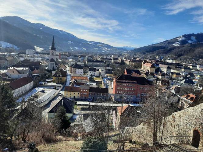 Австрійське містечко посеред гір