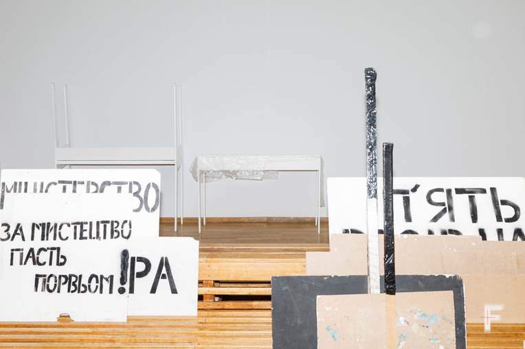 Порожня експозиційна зала Національного художнього музею України, Київ, Україна.