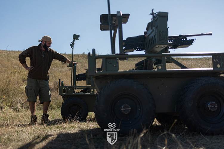 Боєць 93-ї окремої механізованої бригади «Холодний Яр» біля НРК