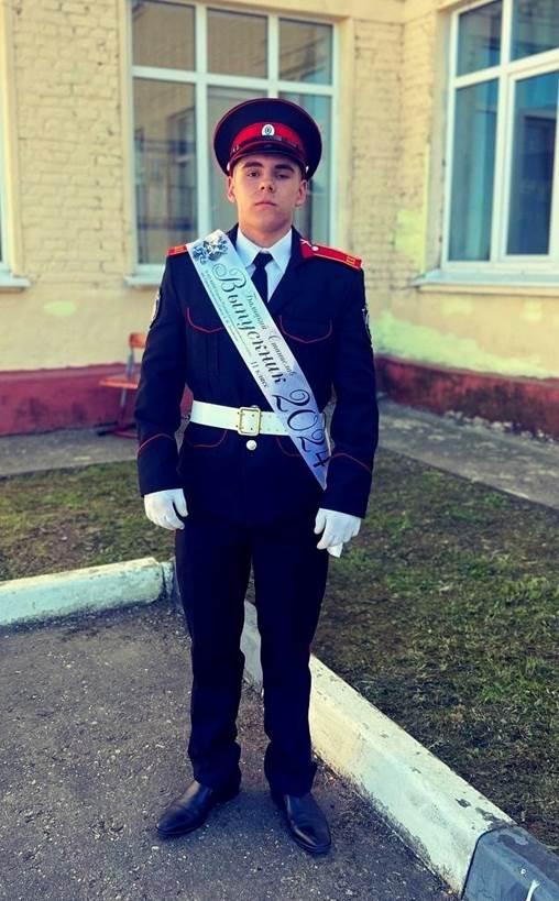 Стас Балицький. Випускне фото, 2024 рік. Фото з особистої сторінки «ВКонтакте». Гортайте галерею, щоб побачити більше фото