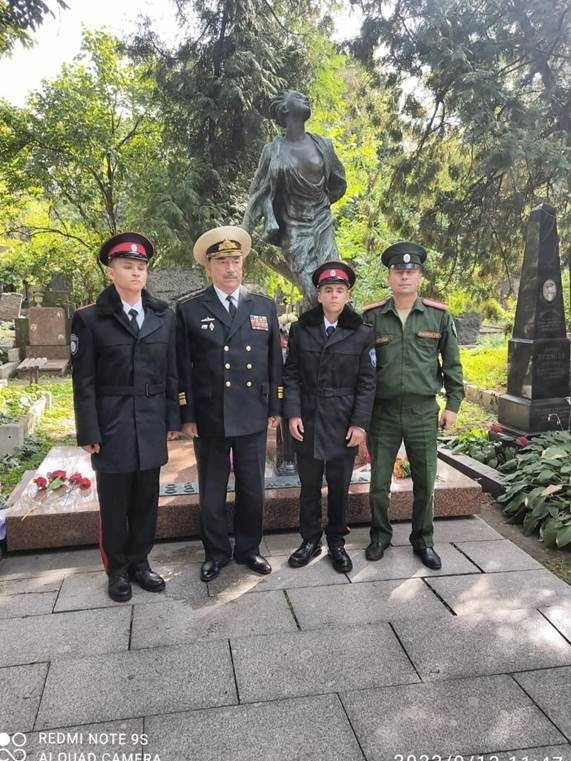 Стас Балицький посеред викладачів (другий праворуч). Фото з особистої сторінки «ВКонтакте»