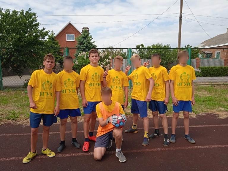 Стас Балицький крайній ліворуч, Коля Сєдих третій ліворуч