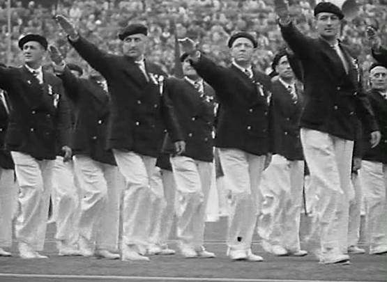 http://texty.org.ua/d/2018/putler/img/1936-08-1-olympic-french-team-nazi-salut.jpg