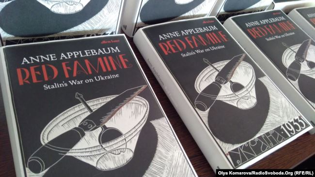 Книжка Енн Еплбом «Червоний голод: війна Cталіна з Україною»